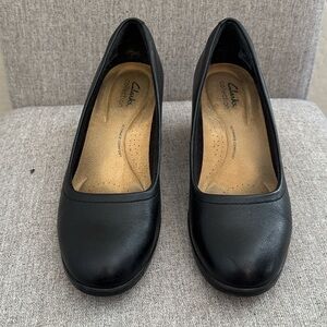 Clarks Emily2 Women's Black Leather Shoes - 8.5 M